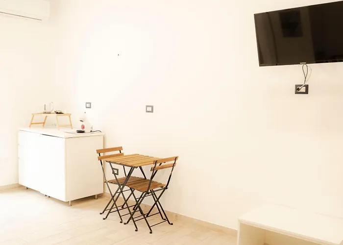 Gira, Vota E Furria Giardini Naxos