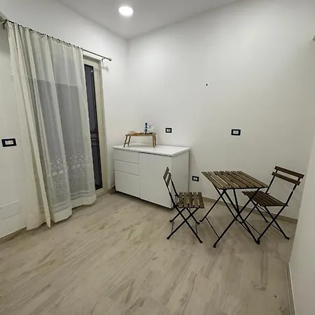 Couette-café Gira, Vota E Furria Giardini-Naxos