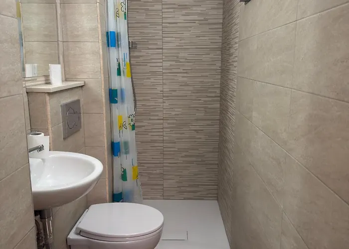 Gira, Vota E Furria 3*